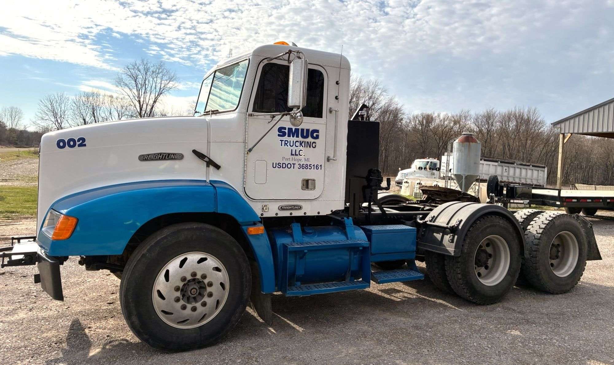 1997 Freightliner FLD112 Equipment Image0