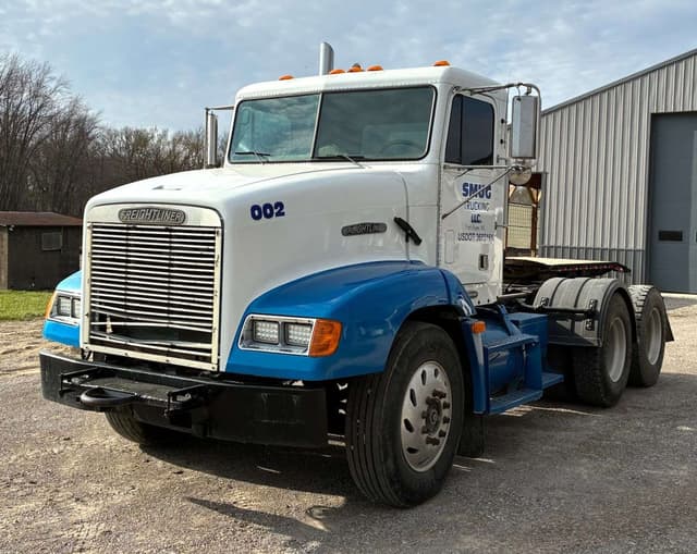 Image of Freightliner FLD112 equipment image 1
