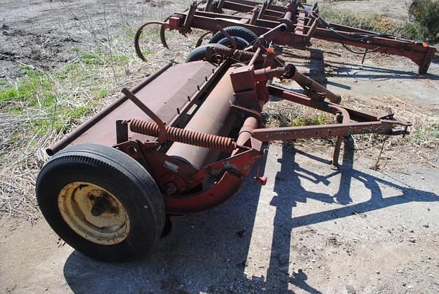 Image of New Holland 404 equipment image 3