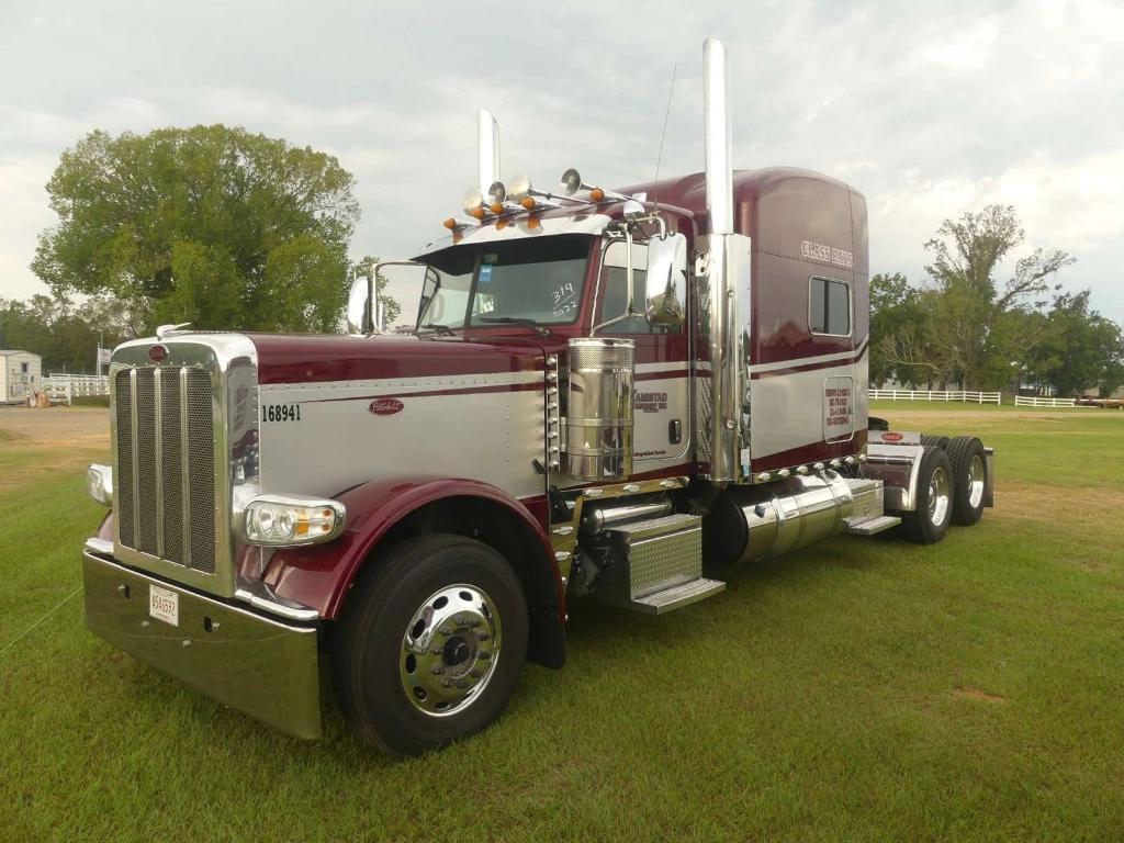 Image of Peterbilt 389 Primary image