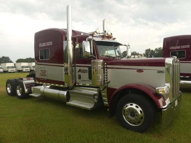 Image of Peterbilt 389 equipment image 1