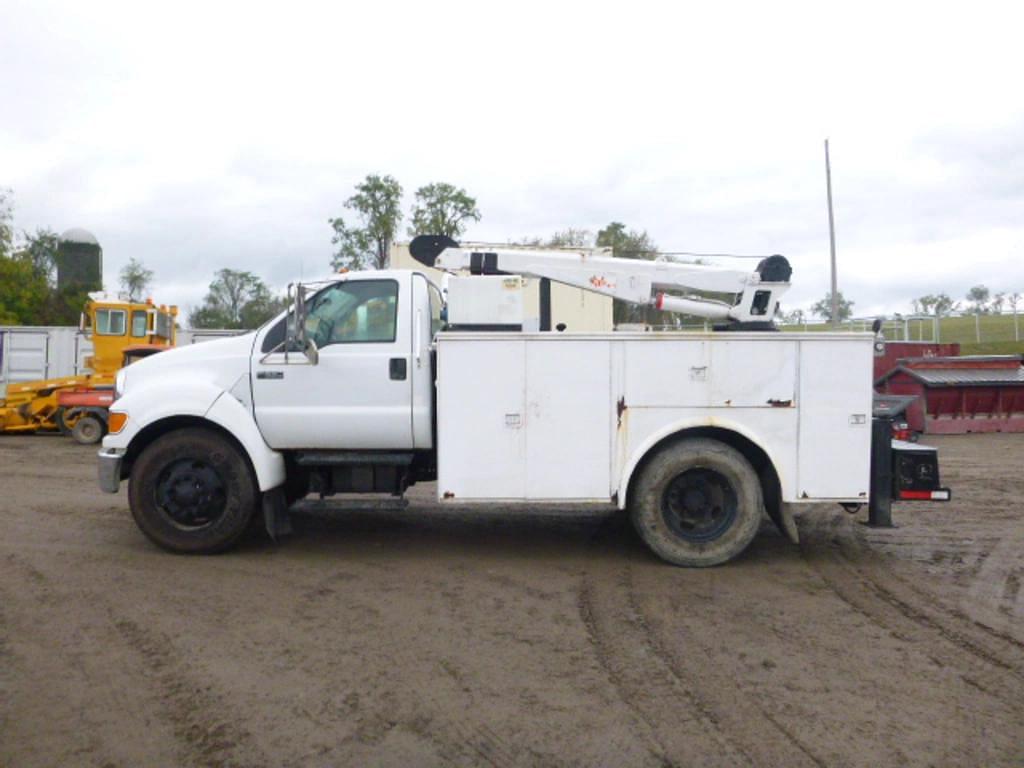 Image of Ford F-650 Primary image