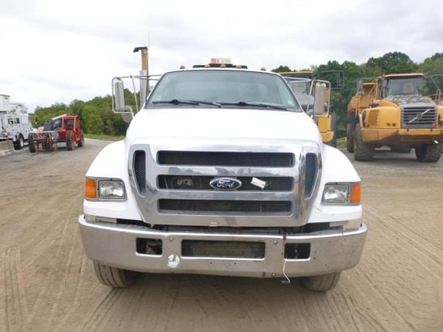 Image of Ford F-750 equipment image 1