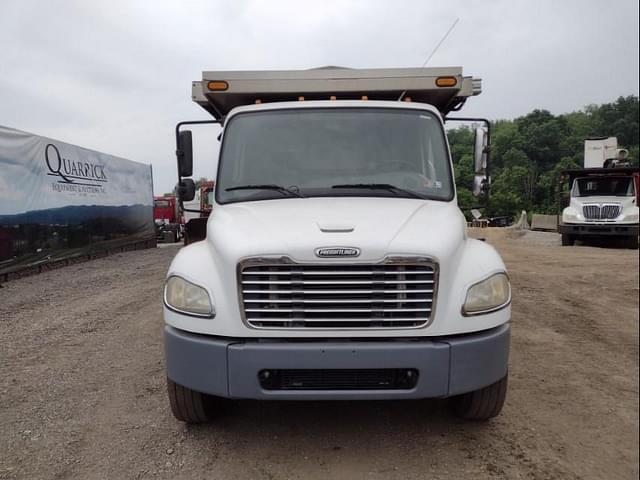 Image of Freightliner M2106 equipment image 1