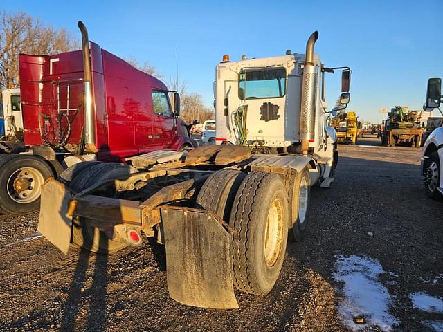 Image of Freightliner Columbia equipment image 4