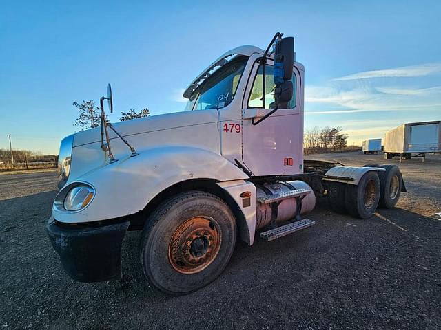 Image of Freightliner Columbia equipment image 1