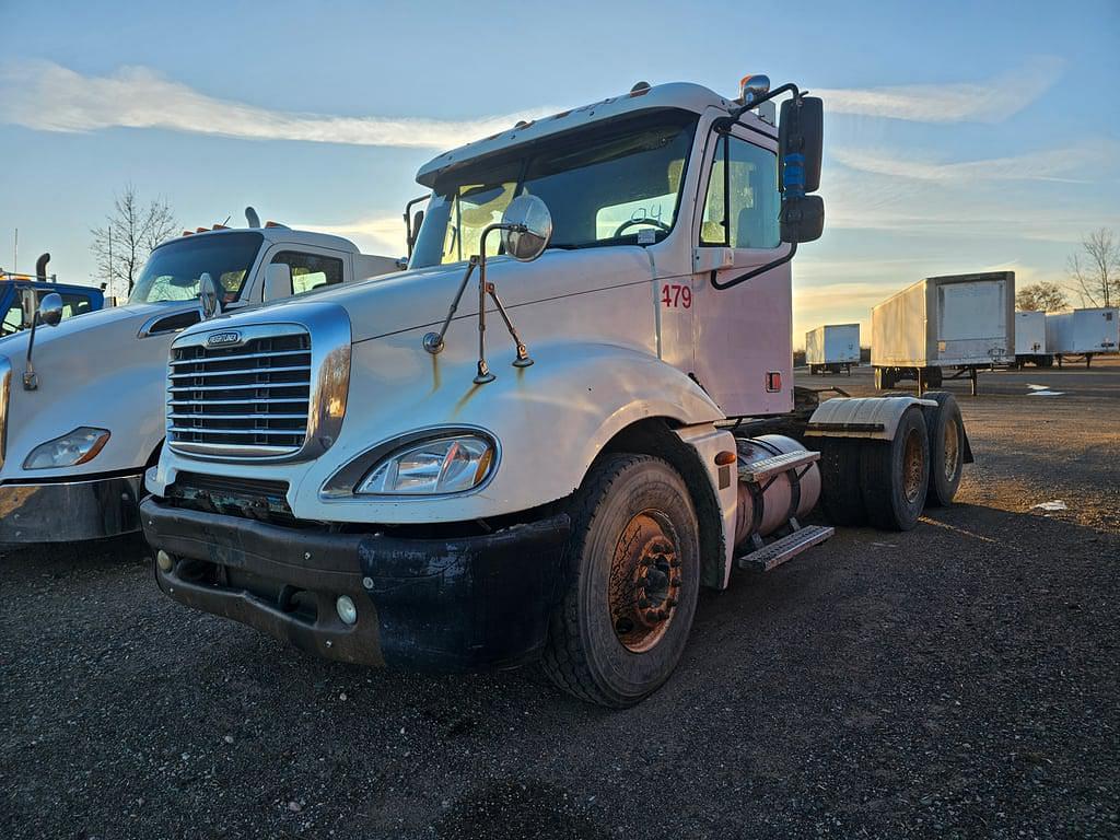 Image of Freightliner Columbia Primary image