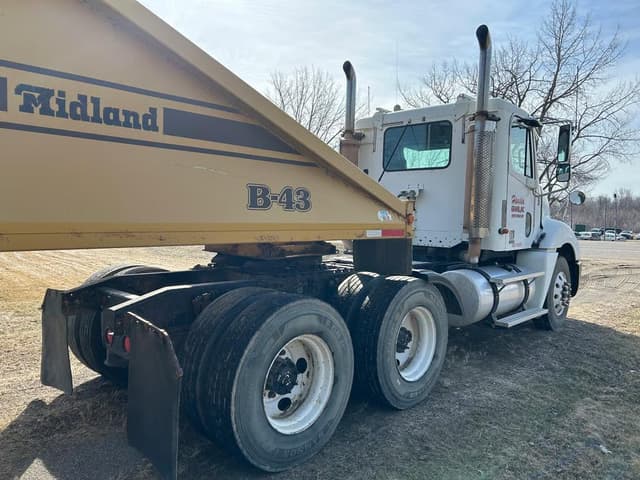 Image of Freightliner Columbia equipment image 4