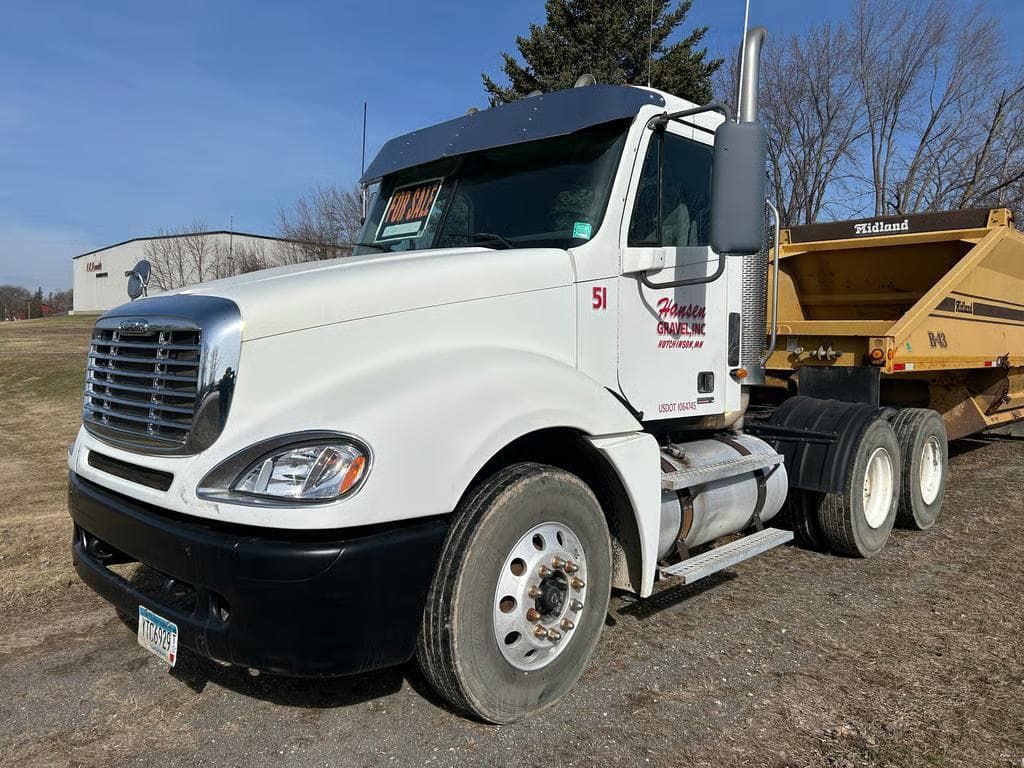 Image of Freightliner Columbia Primary image