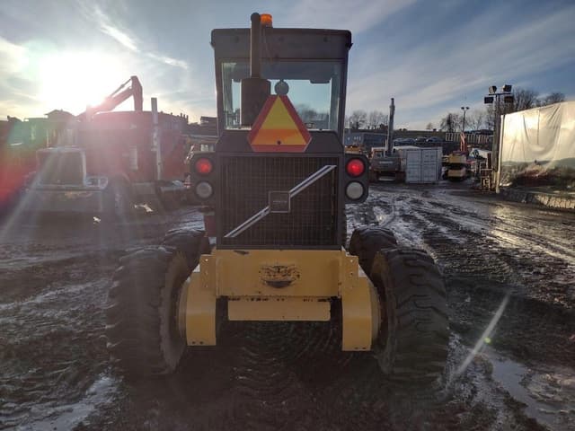 Image of Volvo G86 equipment image 3