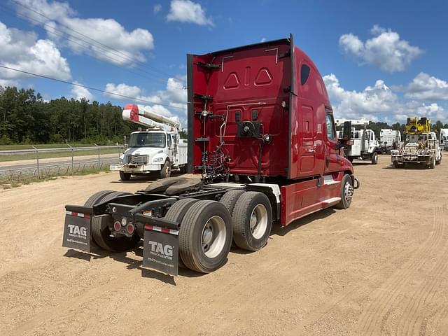 Image of Freightliner Cascadia equipment image 4