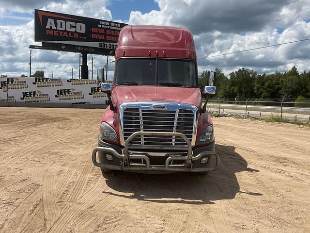 Image of Freightliner Cascadia equipment image 1