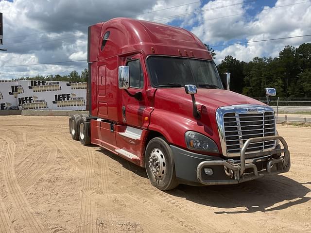 Image of Freightliner Cascadia equipment image 2