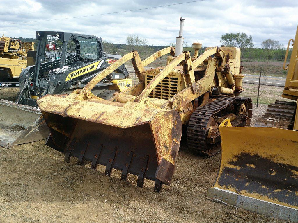 Main image Caterpillar 933