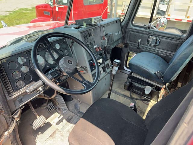 Image of Mack CH613 equipment image 4