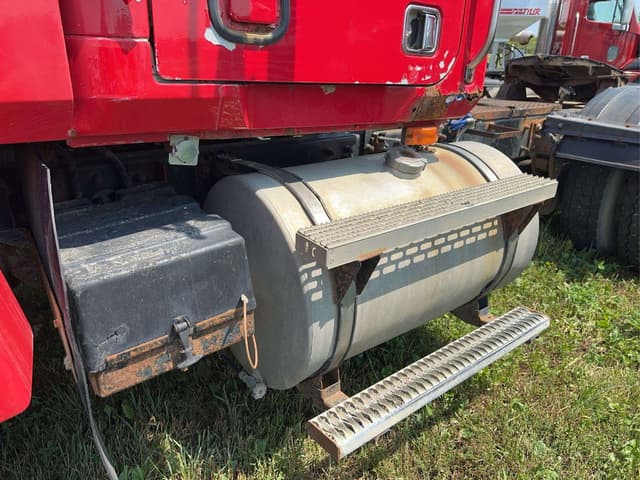 Image of Mack CH613 equipment image 3
