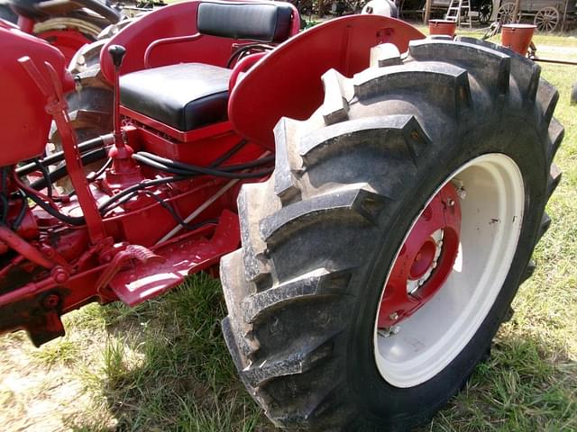 Image of International Harvester 350 equipment image 4