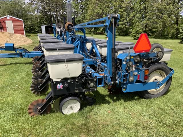 Image of Kinze 3600 equipment image 2
