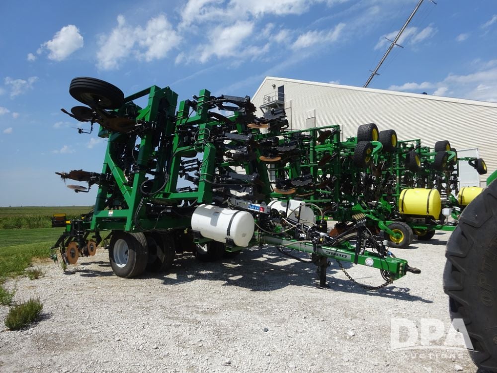 2023 Unverferth Renegade 3500 Equipment Image0