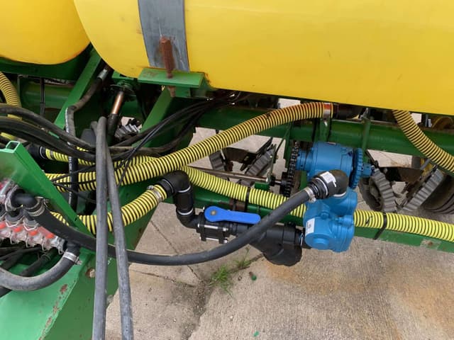 Image of John Deere 7000 equipment image 4