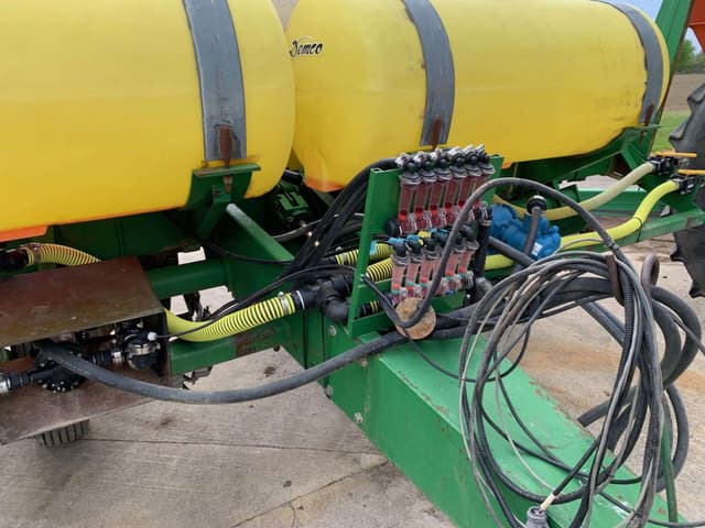 Image of John Deere 7000 equipment image 3