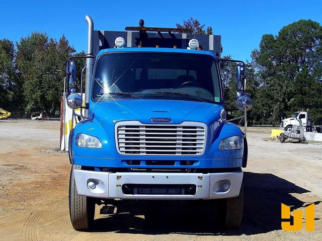 Image of Freightliner M2 equipment image 1