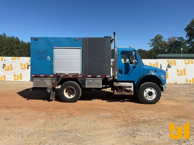 Image of Freightliner M2 equipment image 3