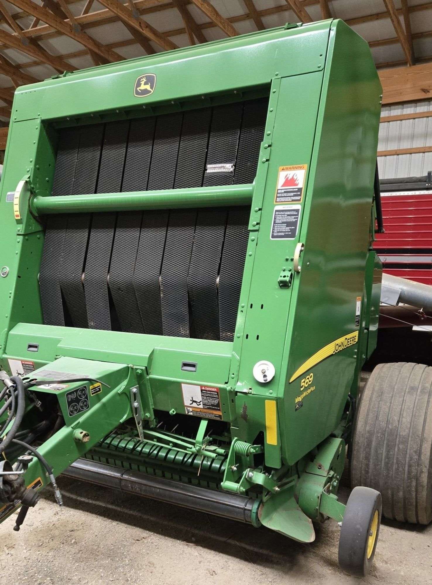 2014 John Deere 569 MegaWide Plus Equipment Image0