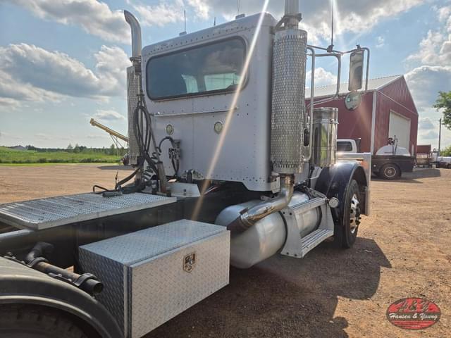 Image of Peterbilt 379 equipment image 4
