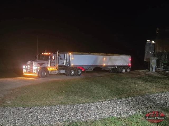 Image of Peterbilt 379 equipment image 2
