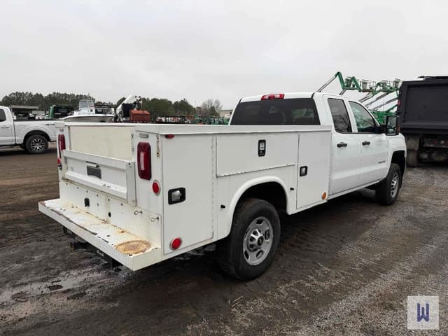 Image of Chevrolet 2500HD equipment image 3