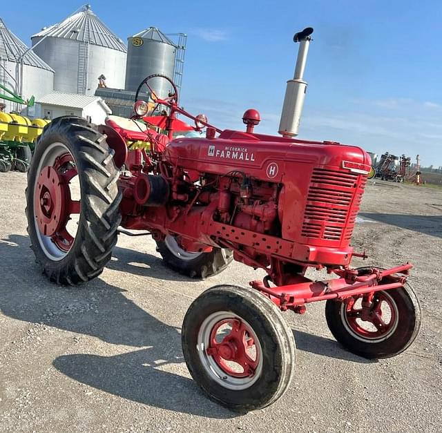 Image of Farmall H equipment image 1