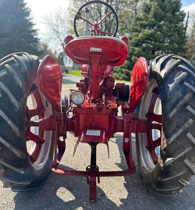 Image of Farmall H equipment image 2