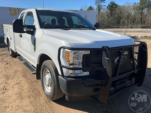 Image of Ford F-350 equipment image 2