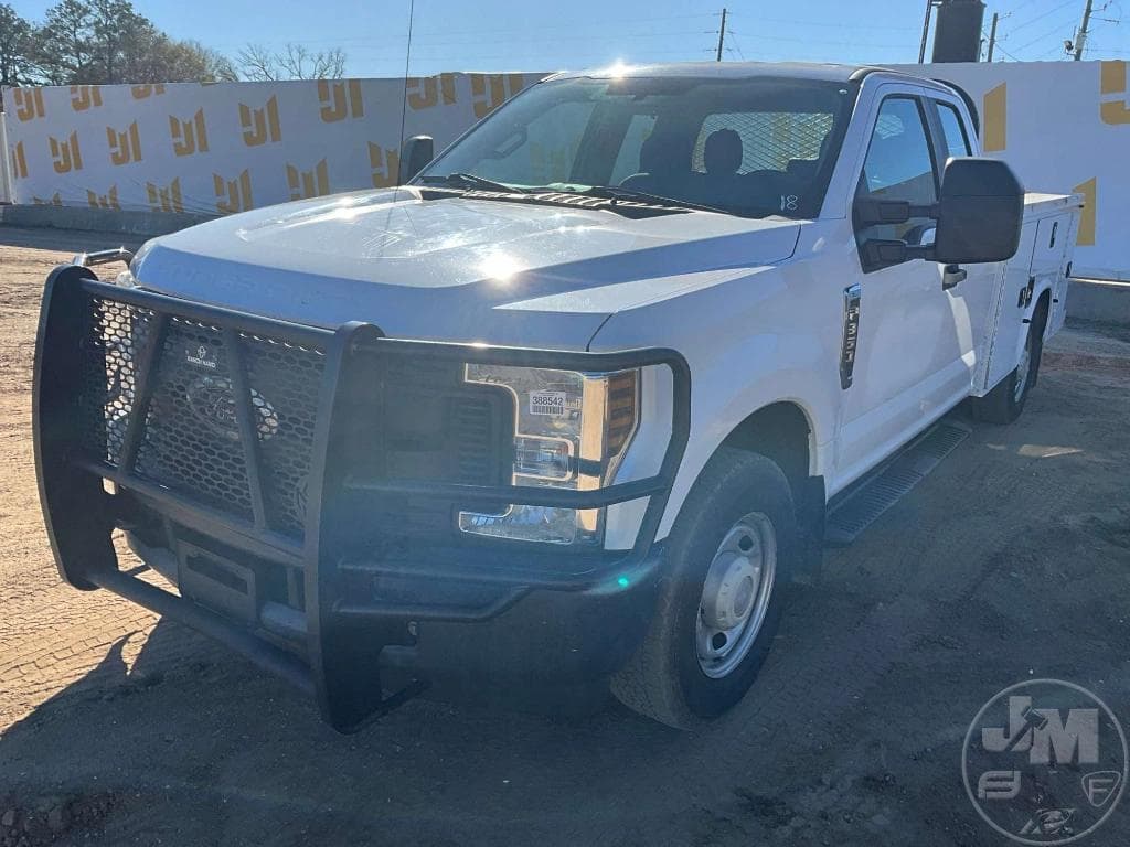 Image of Ford F-350 Primary image