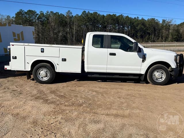 Image of Ford F-350 equipment image 3
