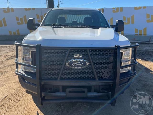 Image of Ford F-350 equipment image 1