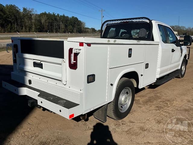 Image of Ford F-350 equipment image 4