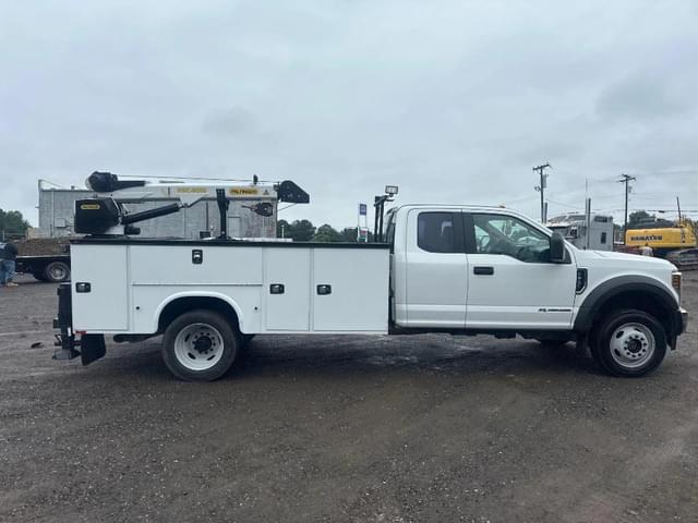 Image of Ford F-450 equipment image 3