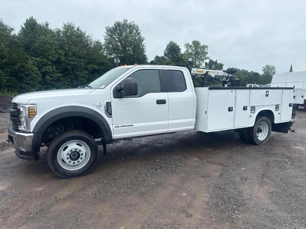 Image of Ford F-450 Primary image
