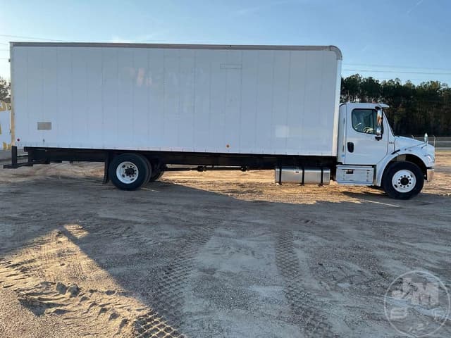 Image of Freightliner M2 equipment image 3