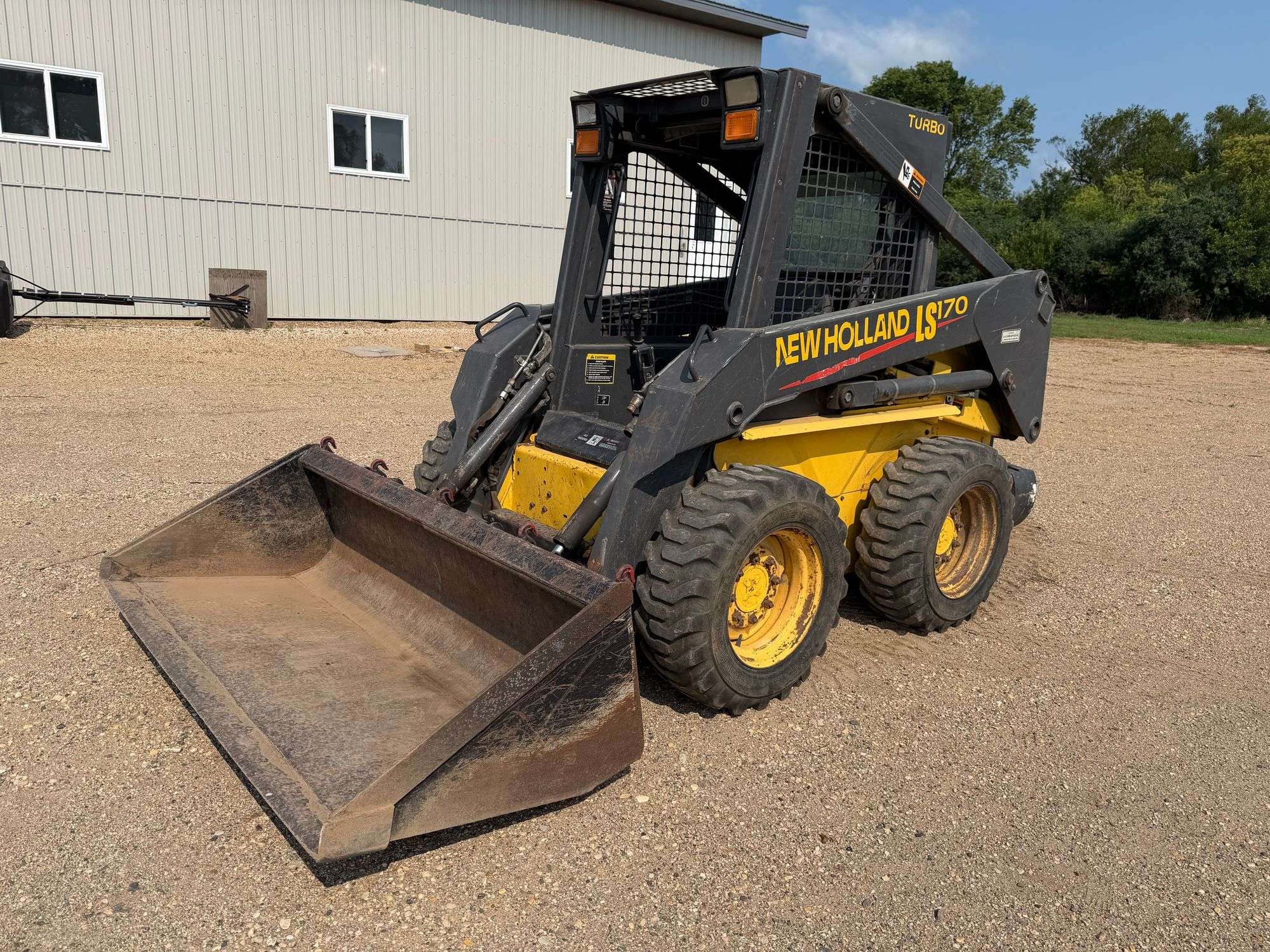2001 New Holland LS170 Equipment Image0