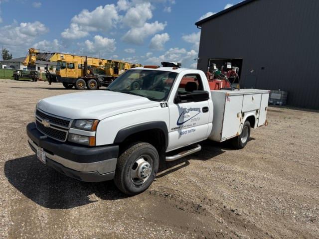 Image of Chevrolet 3500 equipment image 2