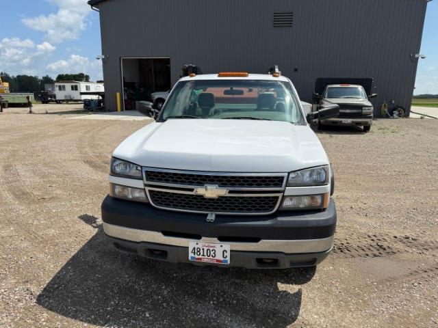 Image of Chevrolet 3500 equipment image 1