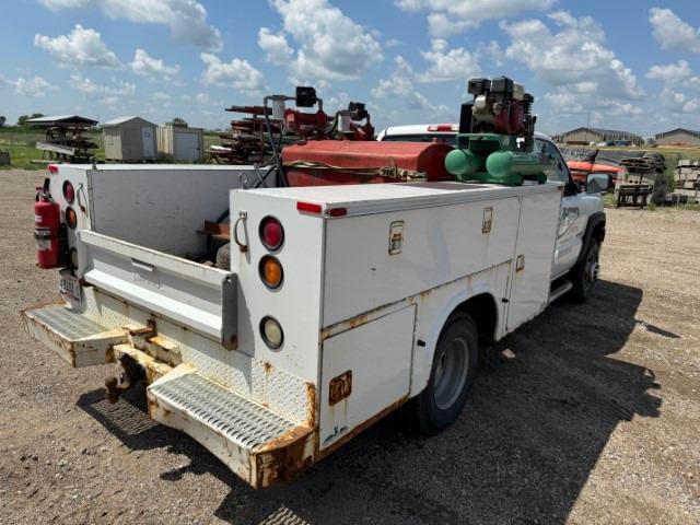 Image of Chevrolet 3500 equipment image 3