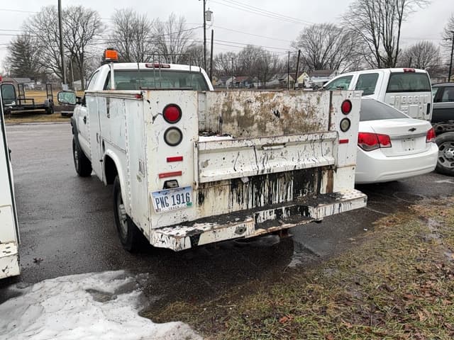 Image of Chevrolet 2500 equipment image 2