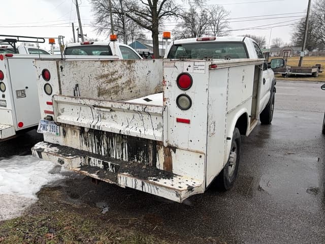 Image of Chevrolet 2500 equipment image 3