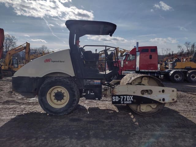 Image of Ingersoll Rand SD77DX equipment image 2