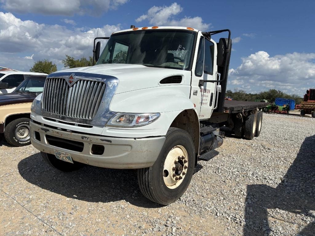 2005 International 4400 Equipment Image0