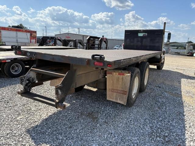 Image of International 4400 equipment image 3